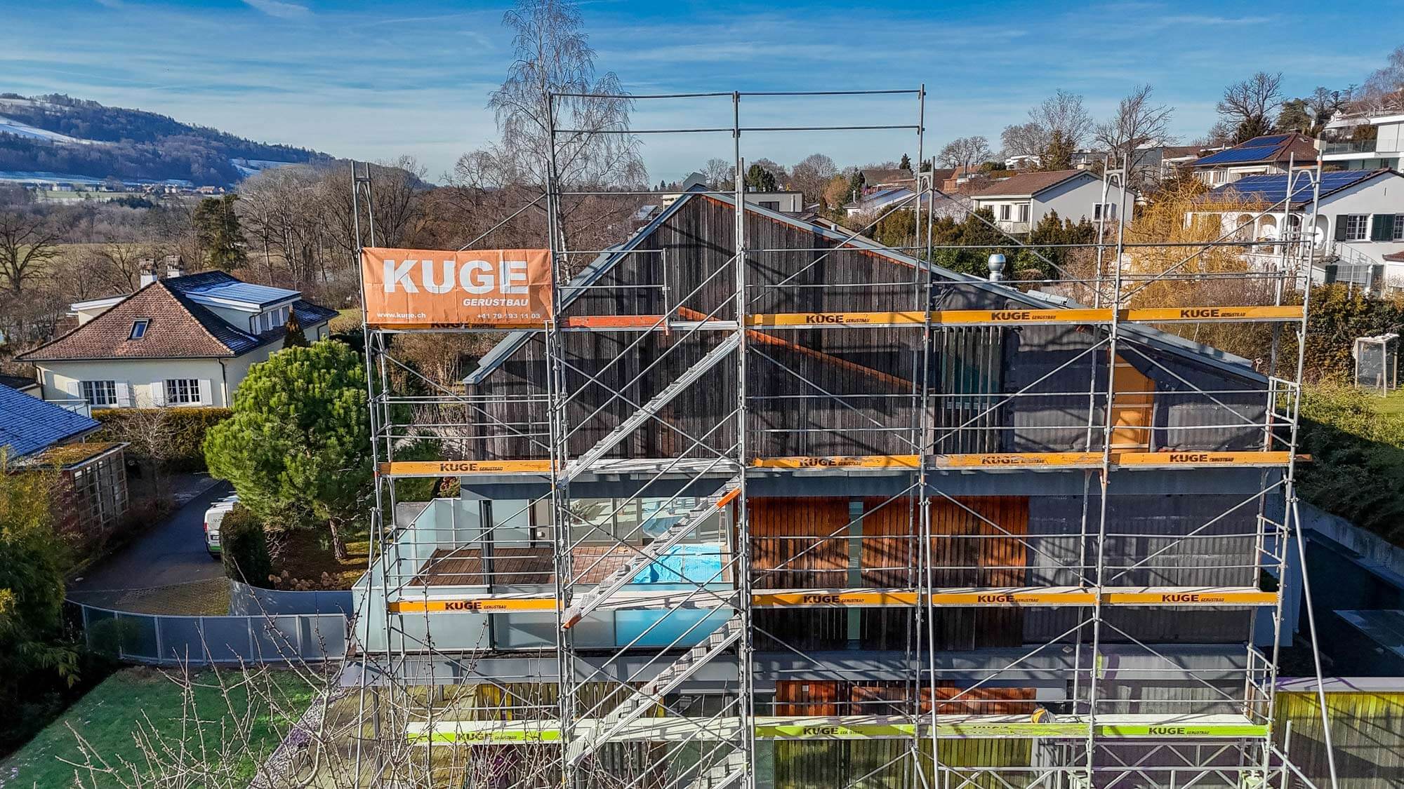 Fassadengerüst an einem Gebäude in der Region Basel – Foto: KUGE Bau AG