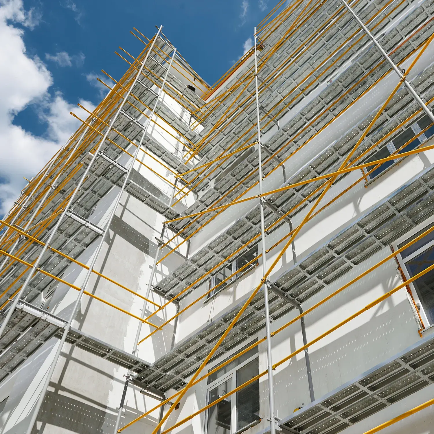Spezialgerüst-Montage für ein Industrieprojekt in der Region Basel – Foto: KUGE Bau AG